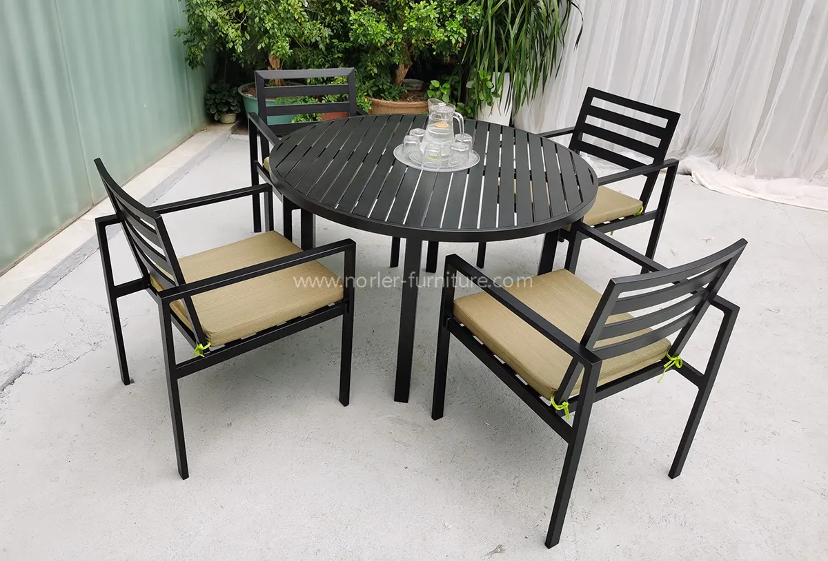 Outdoor 5m Thickness Cushion Aluminum Frame Dining Set