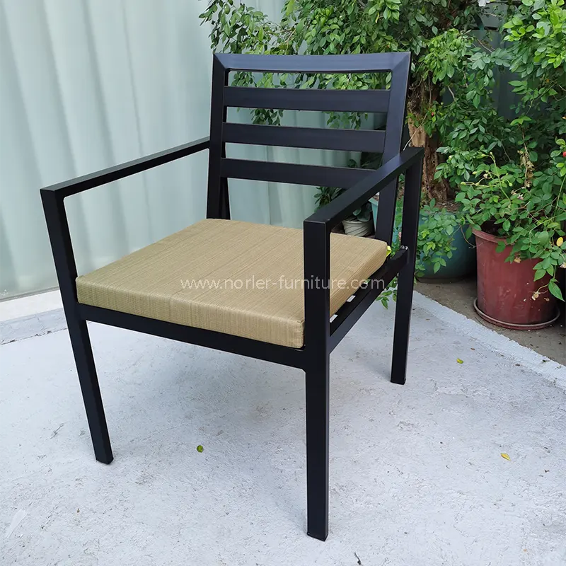 Outdoor 5m Thickness Cushion Aluminum Frame Dining Set