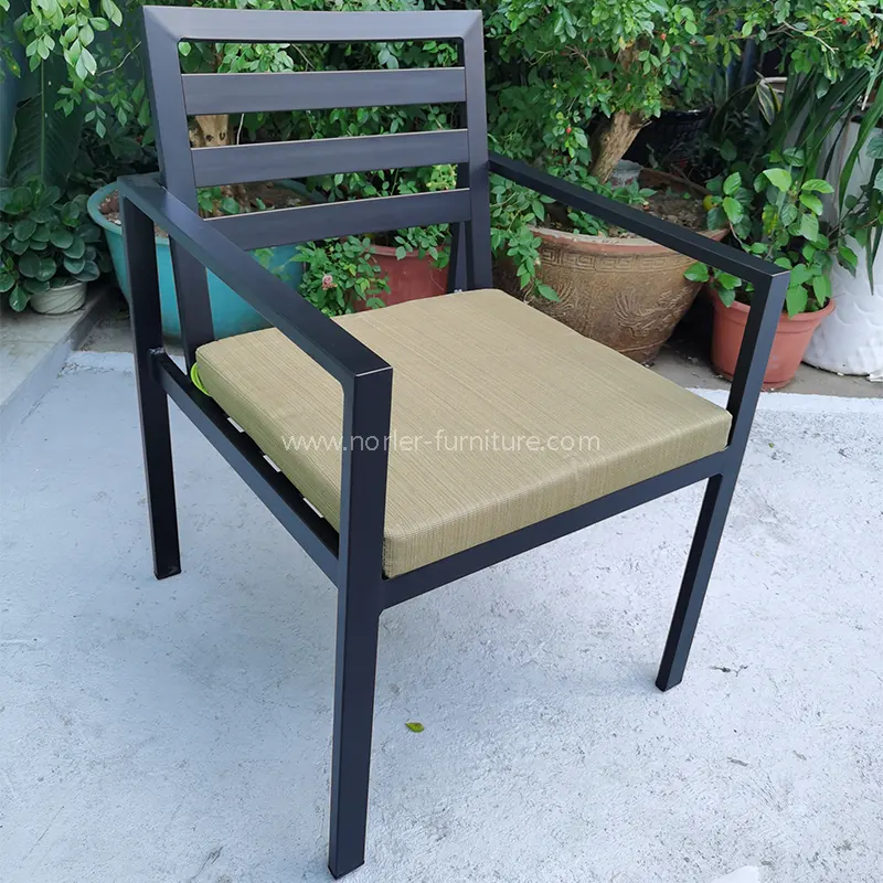 Outdoor 5m Thickness Cushion Aluminum Frame Dining Set