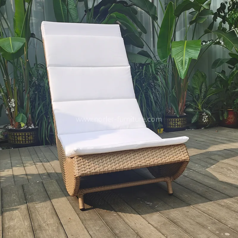 Outdoor Leisure Aluminum Frame PE Rattan Sun Lounger