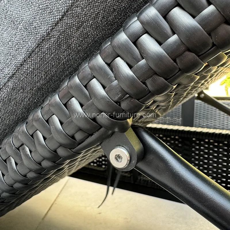 تازہ ترین اعلی کے آخر میں بنے ہوئے رتن سن لاؤنجر