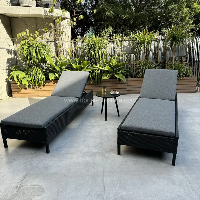 تازہ ترین اعلی کے آخر میں بنے ہوئے رتن سن لاؤنجر